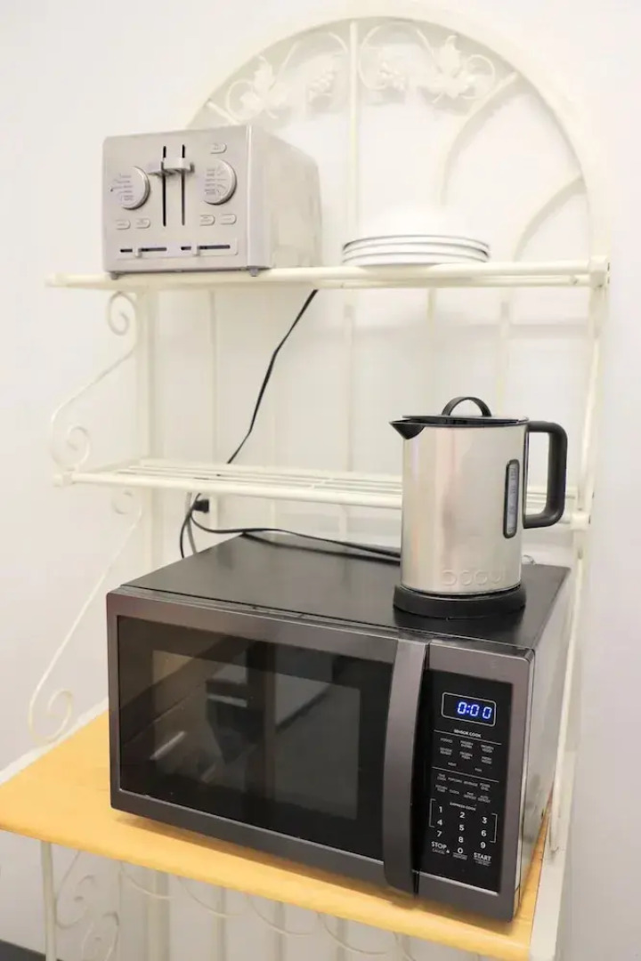 Eycat Lodging Company