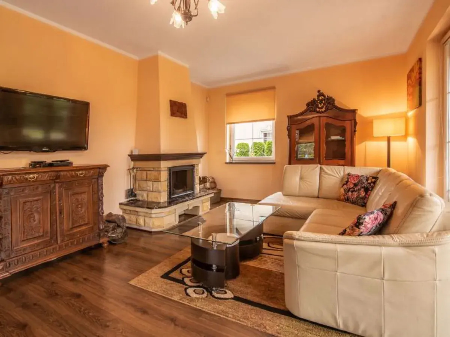 Villa von Valdi W Adys Awowo