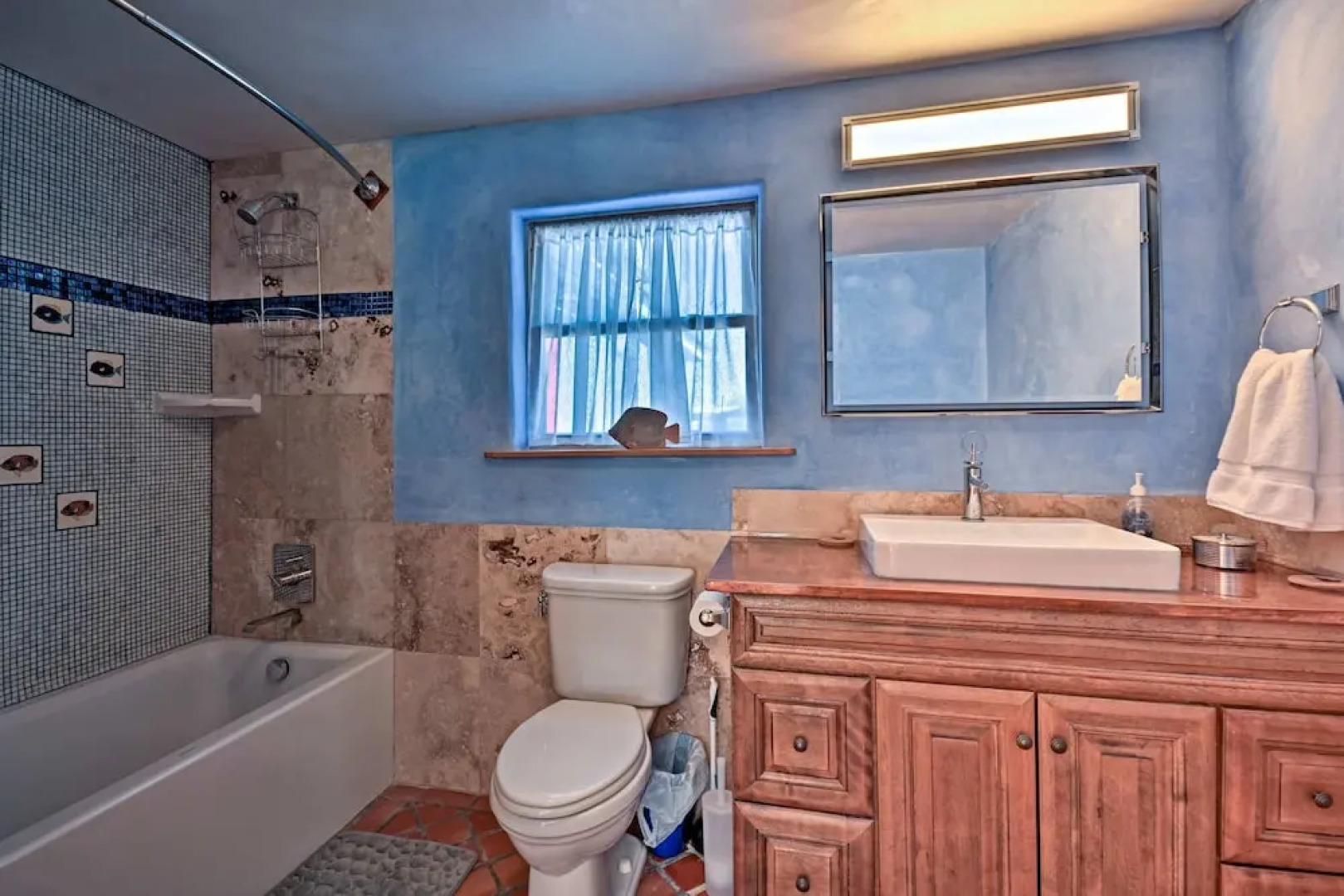 Cozy 'blue Adobe' w/ Steam Room 2 Mi. From Taos!