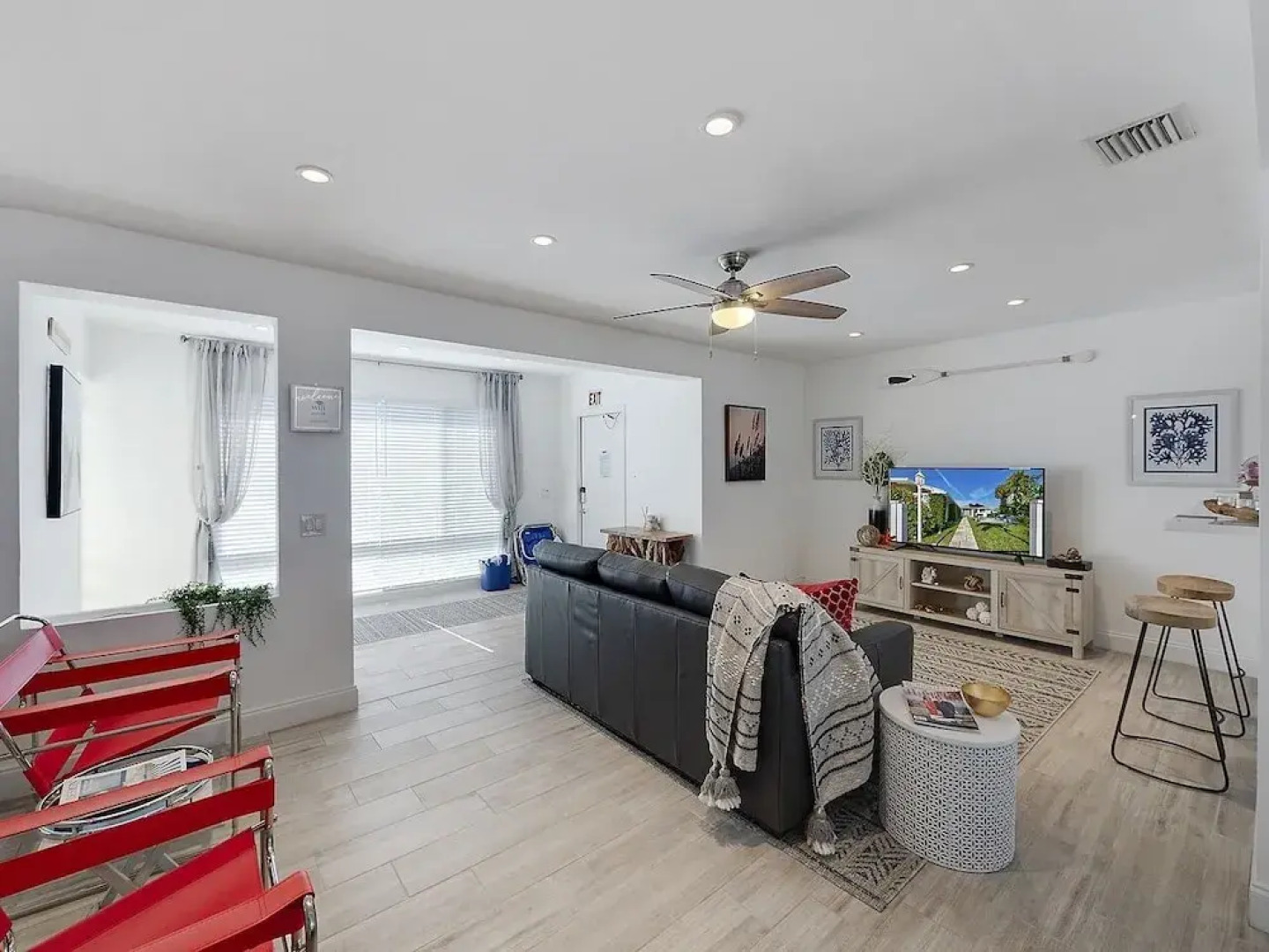 Seas The Day 8: Designer Beach W/ Pool! 3 Bedroom Condo