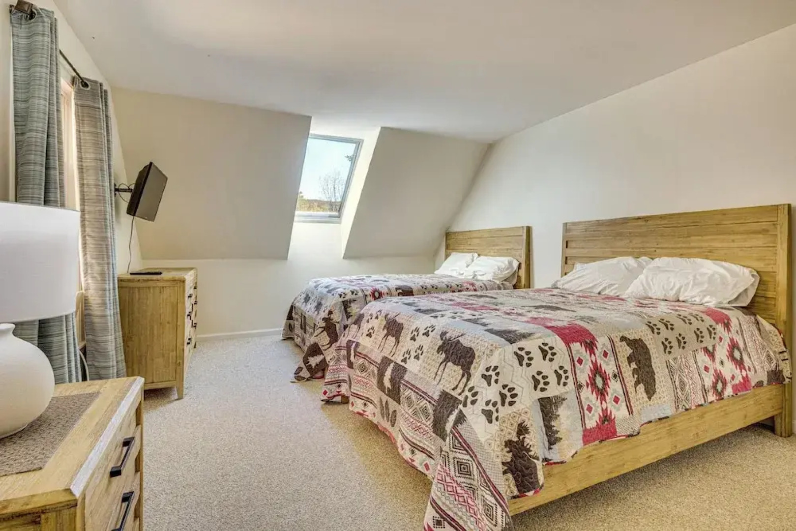 2 Mi to Winnipesaukee Shores: Gunstock Retreat