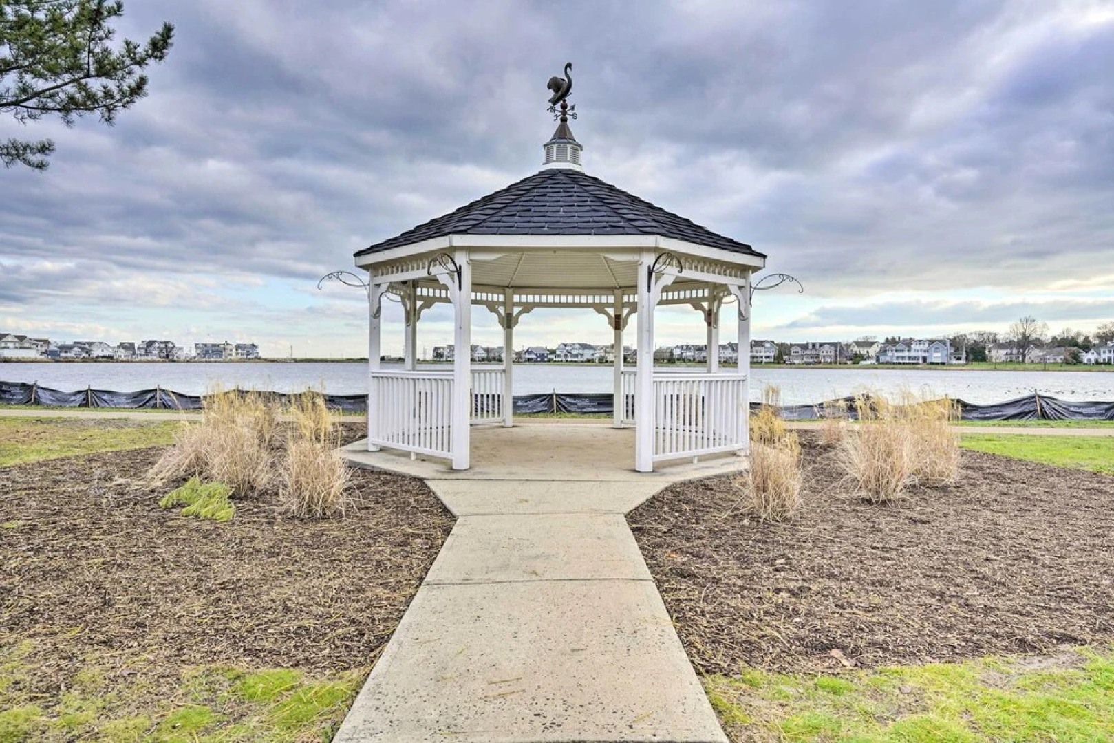 Belmar Cottage w/ Deck & Fire Pit!