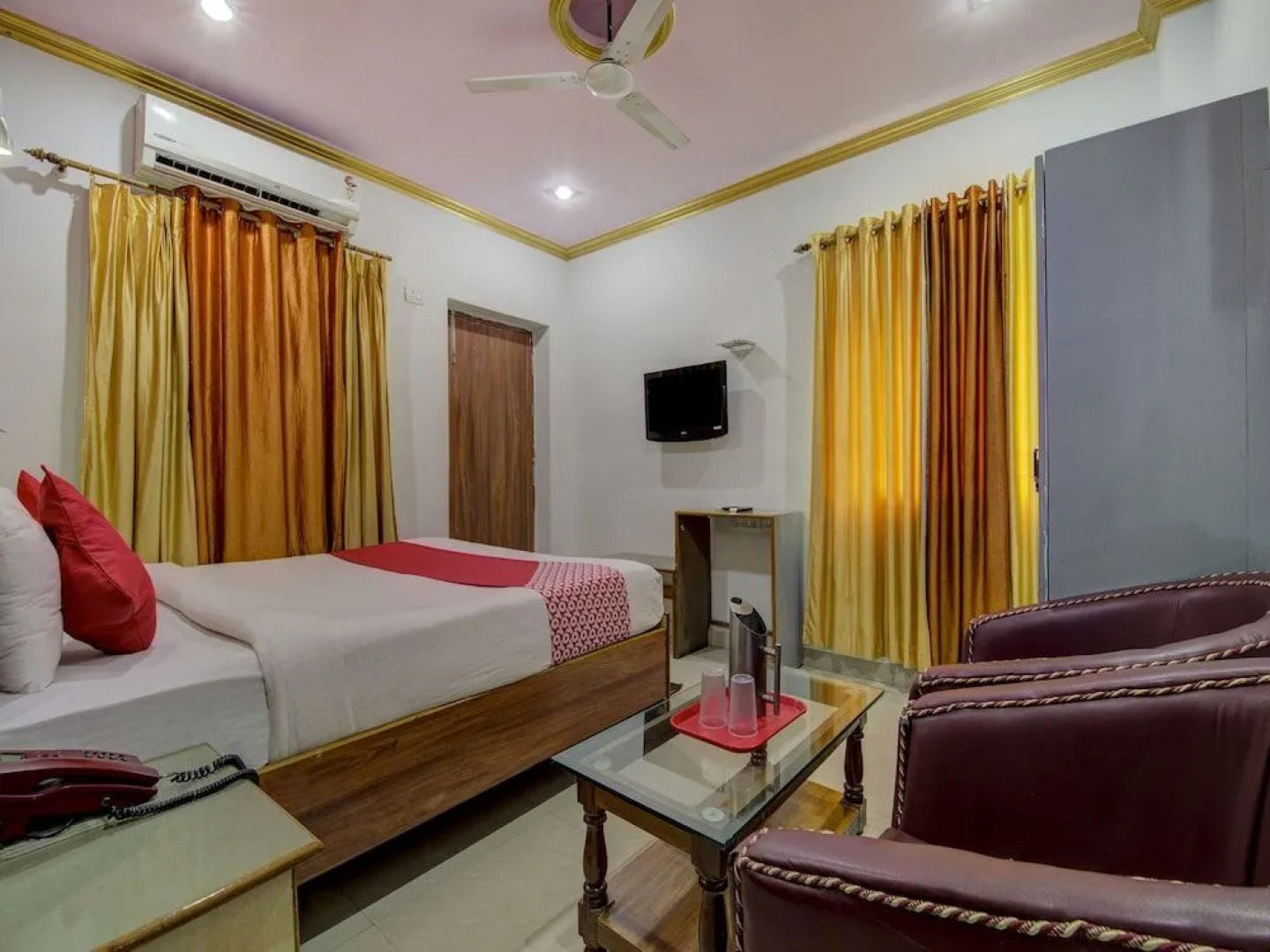 OYO 4275 Hotel Sunraj Residency
