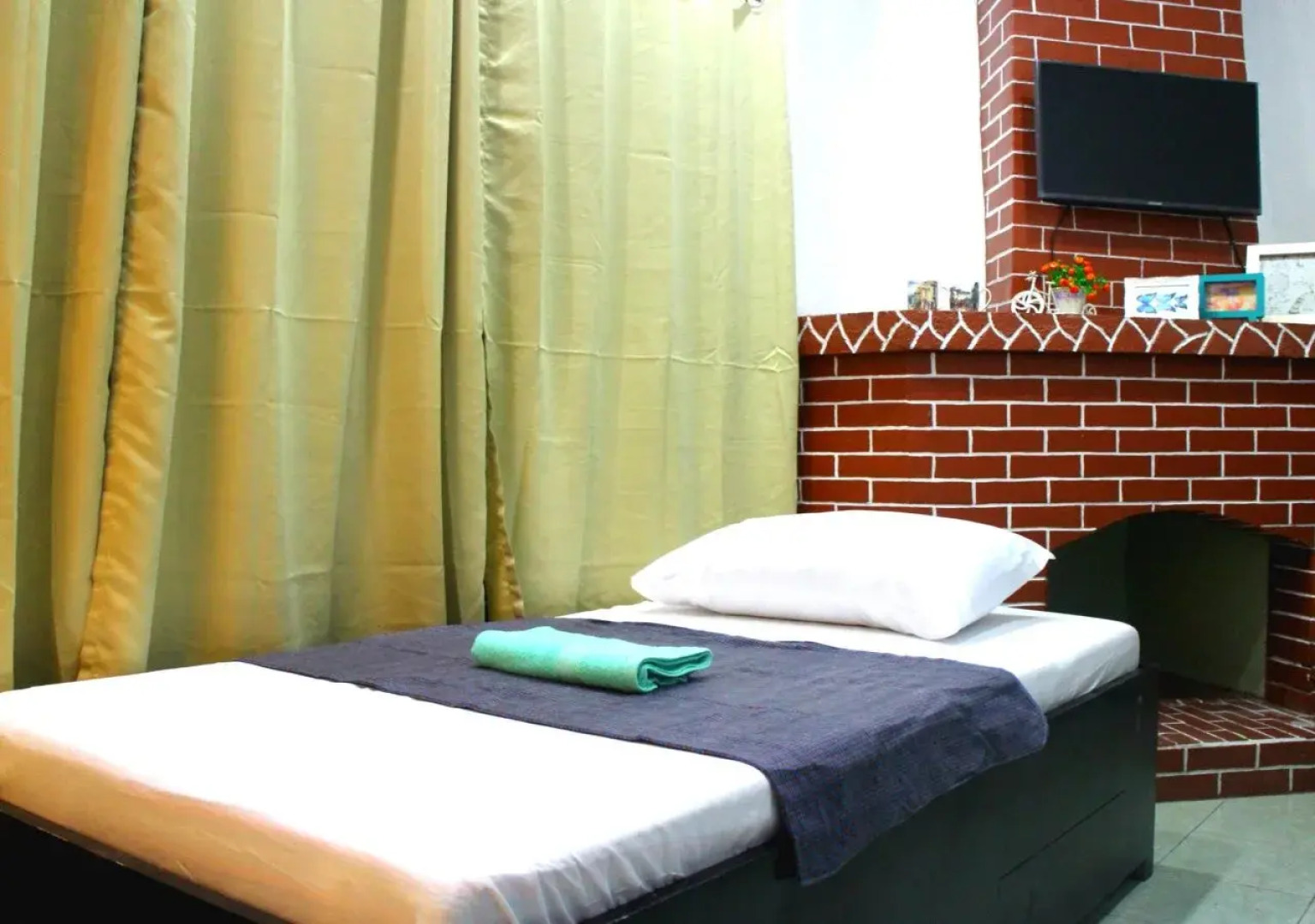 Mountain Breeze Hostel Tagaytay Center