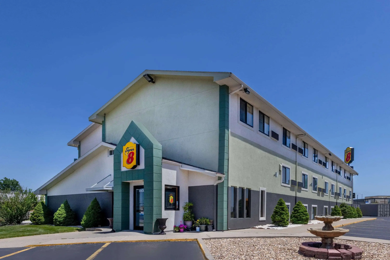 Super 8 by Wyndham Kansas City at Barry Road/Airport