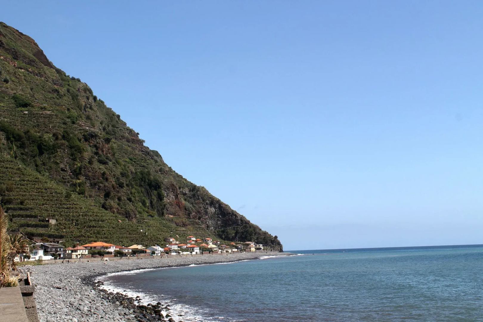 In sunny Madalena do Mar bay, 2-Bedroom refurbished apartment – Atlantic View