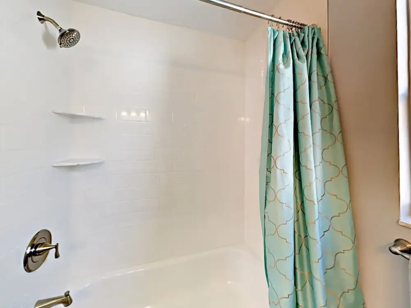 1465 Brier Home - 3 Br Home