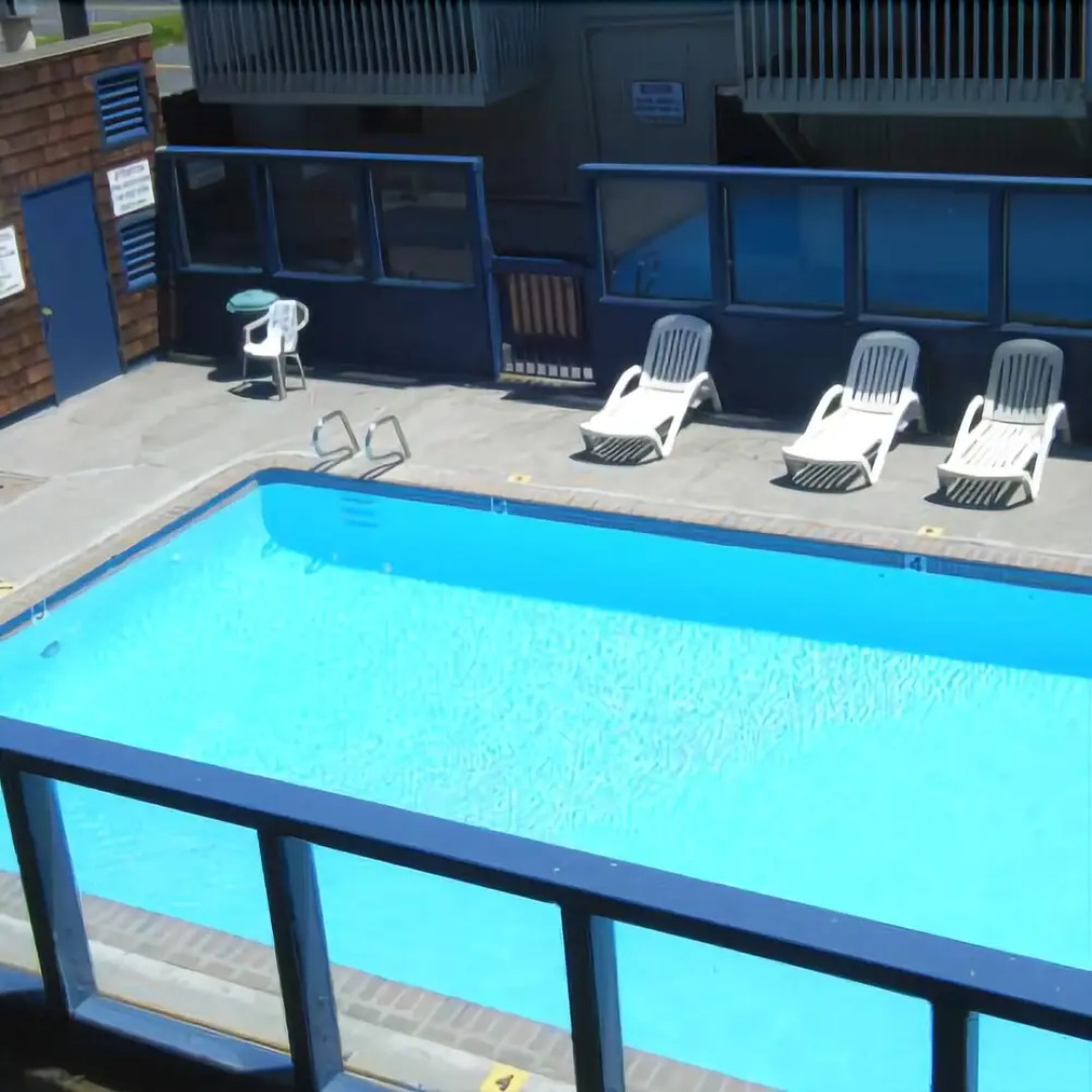 Cozy Cove Beachfront Resort Inn