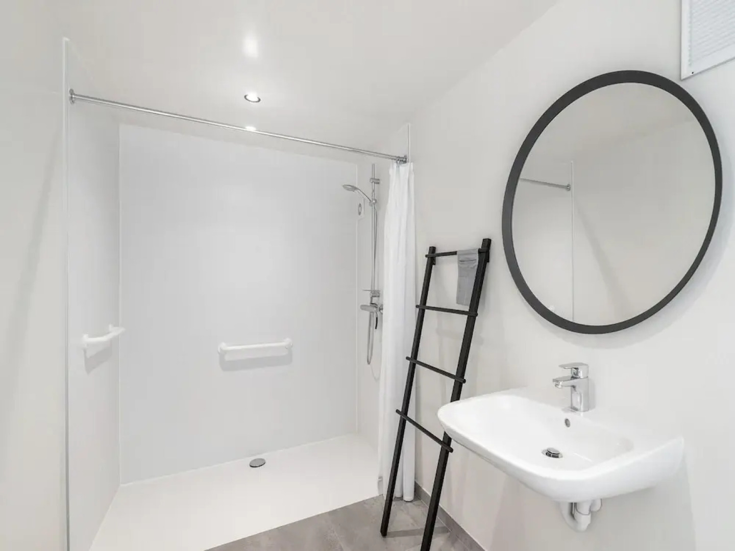 Luxury Retreat With Furry Friends