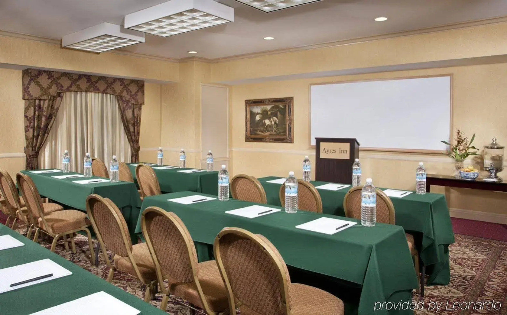 Ayres Hotel Corona – Riverside