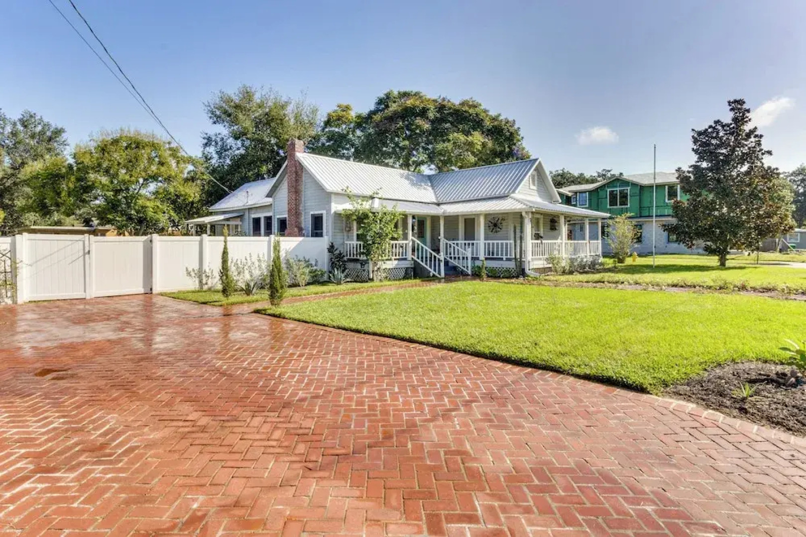 Fire Pit & Yard: Updated Winter Garden Home!