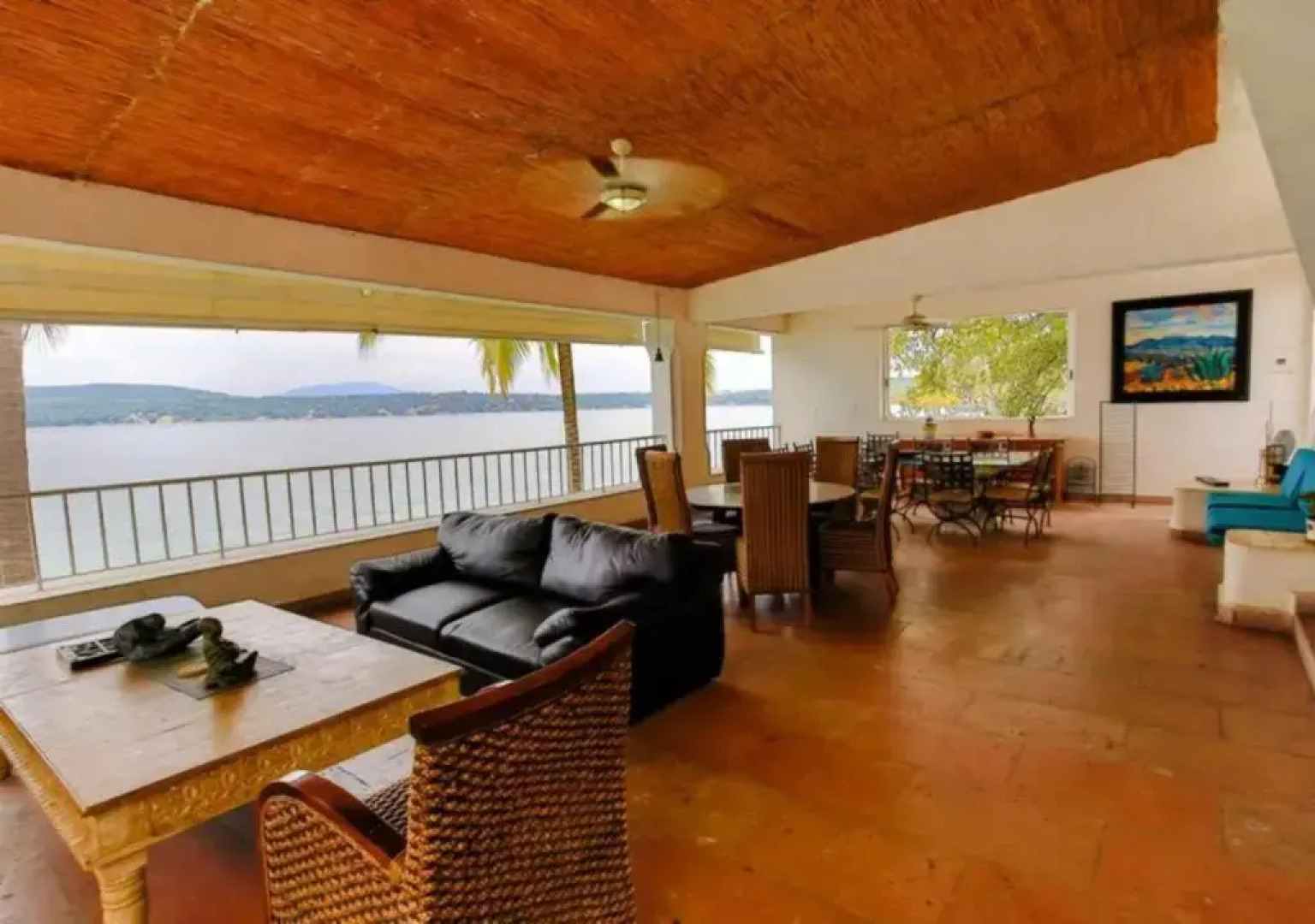 7BR Impresionante Casa De LAGO Con Alberca