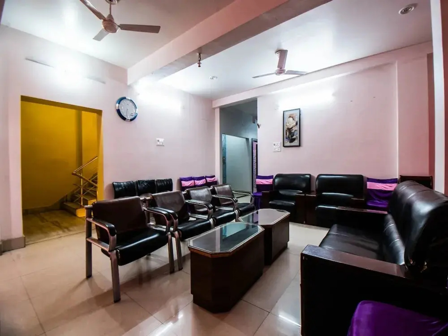 Hotel Double Tree Deluxe by OYO Rooms