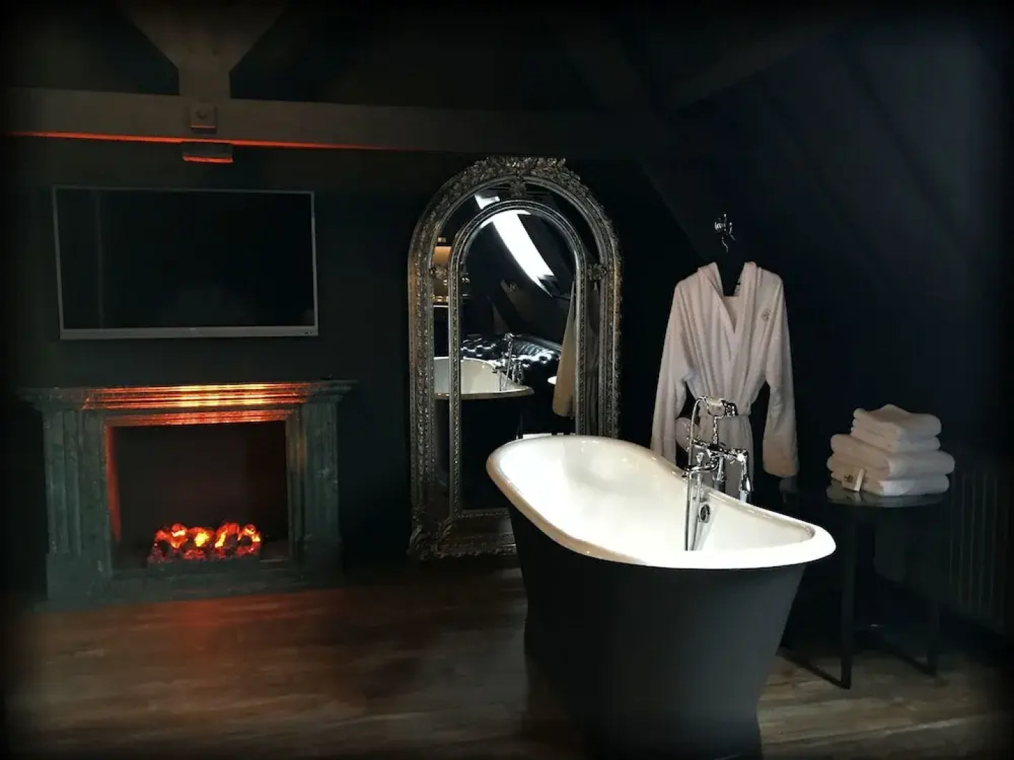 Love Hotel Domaine 10