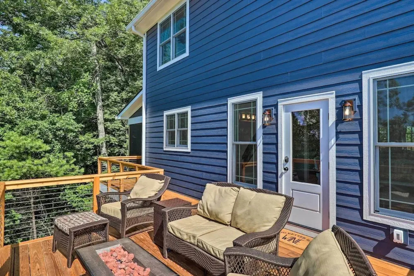 Escape w/ Hot Tub, Mtn Views: 5 Mi to Urban Trail