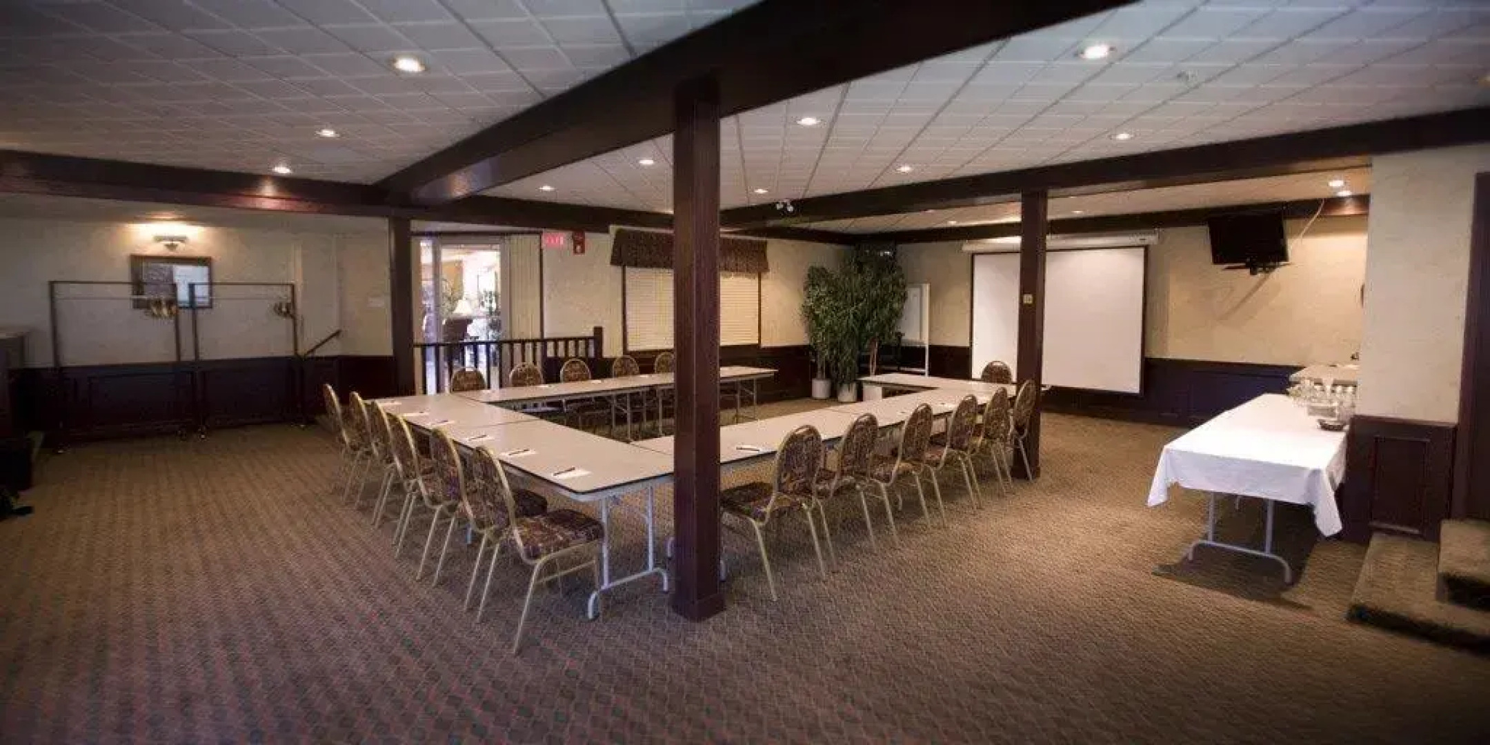 Service Plus Inn and Suites - Grande Prairie