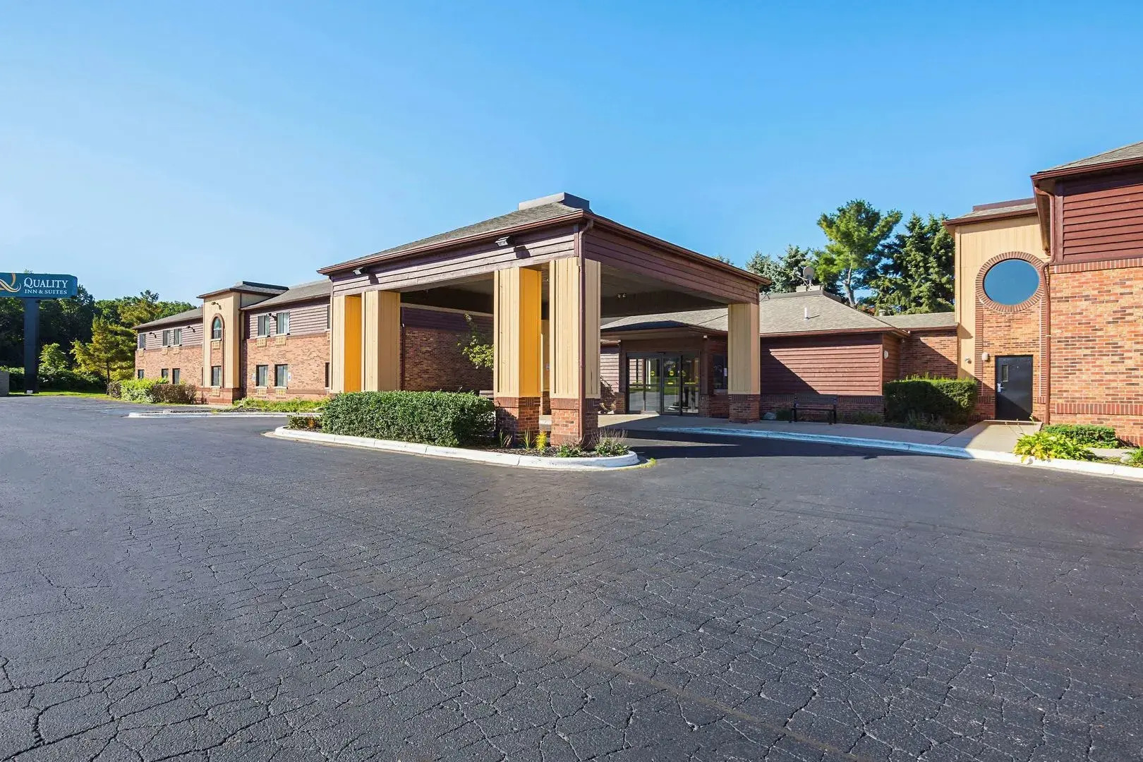 Quality Inn & Suites Holland