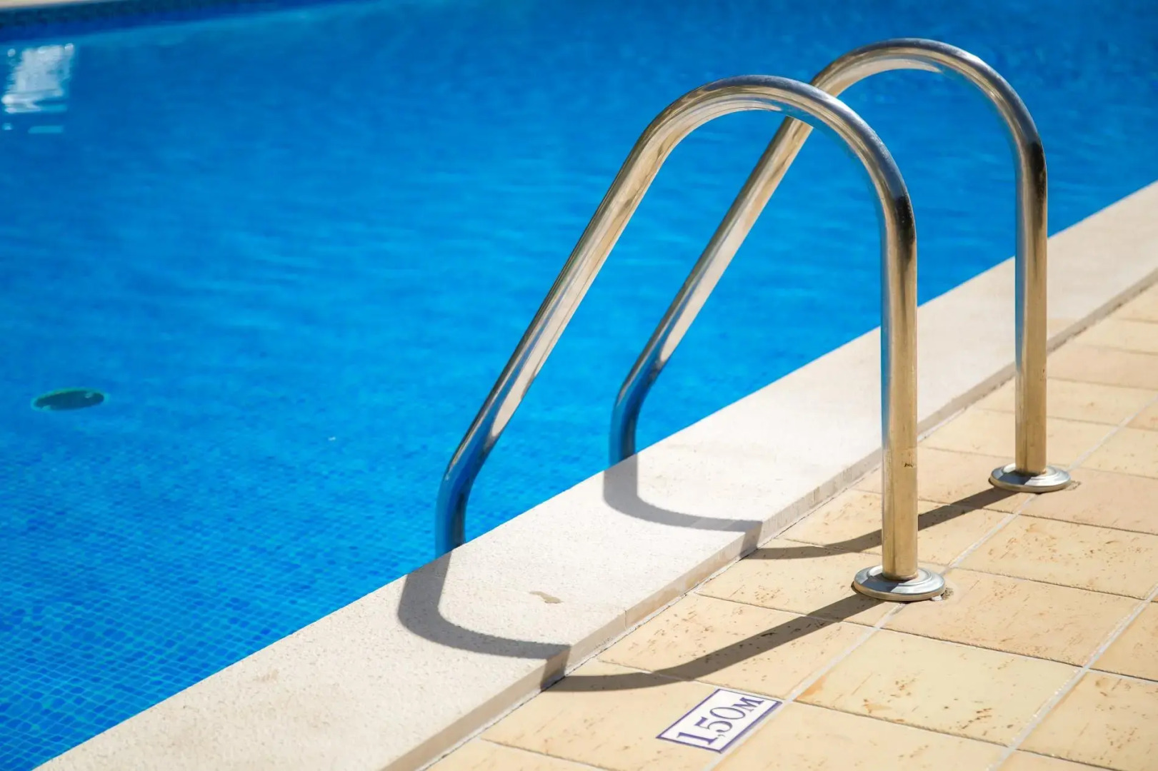 A05 - Luxury 1 Bed Fully Equipped with Pool