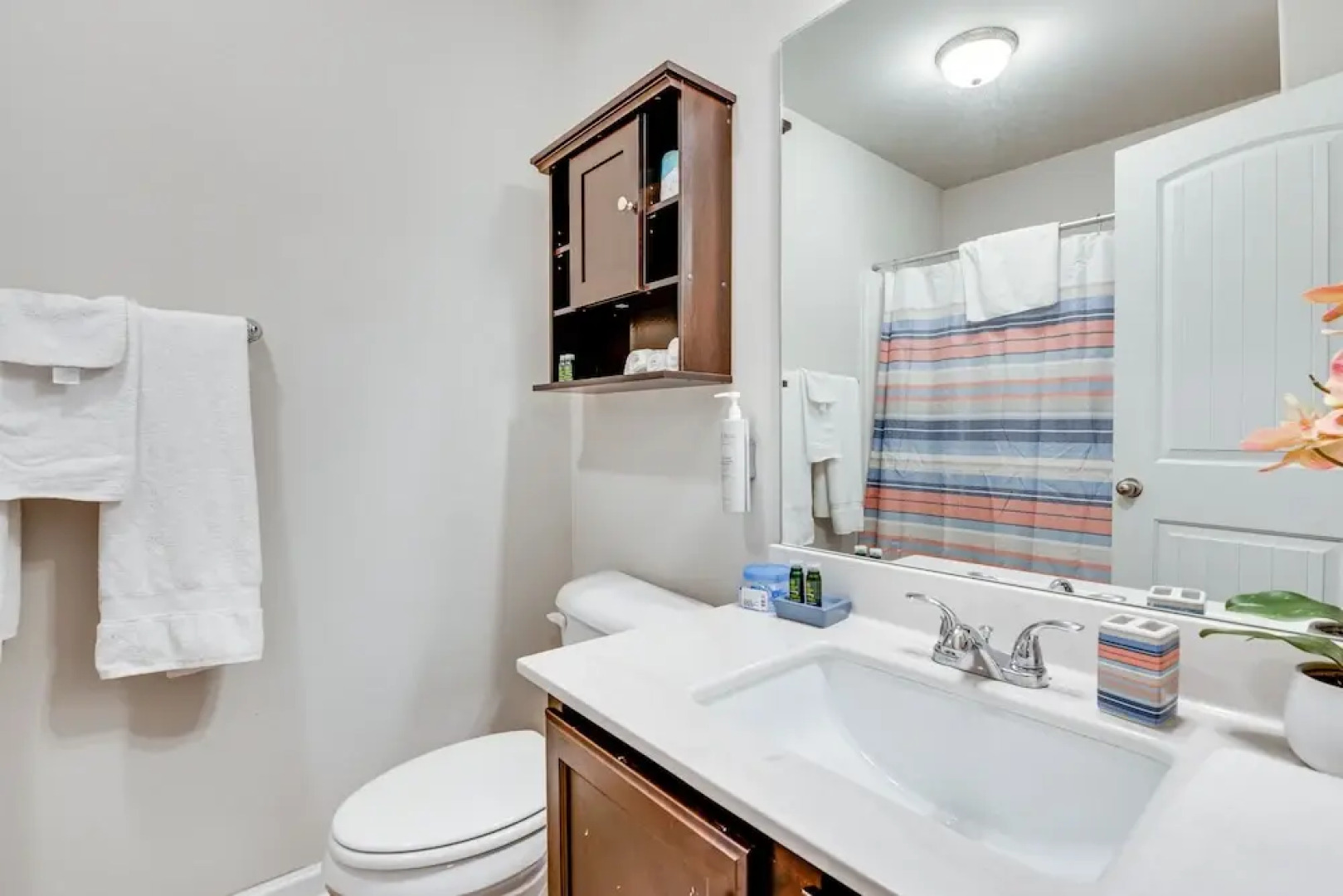 Union City Townhome: 17 Mi to Downtown Atlanta!