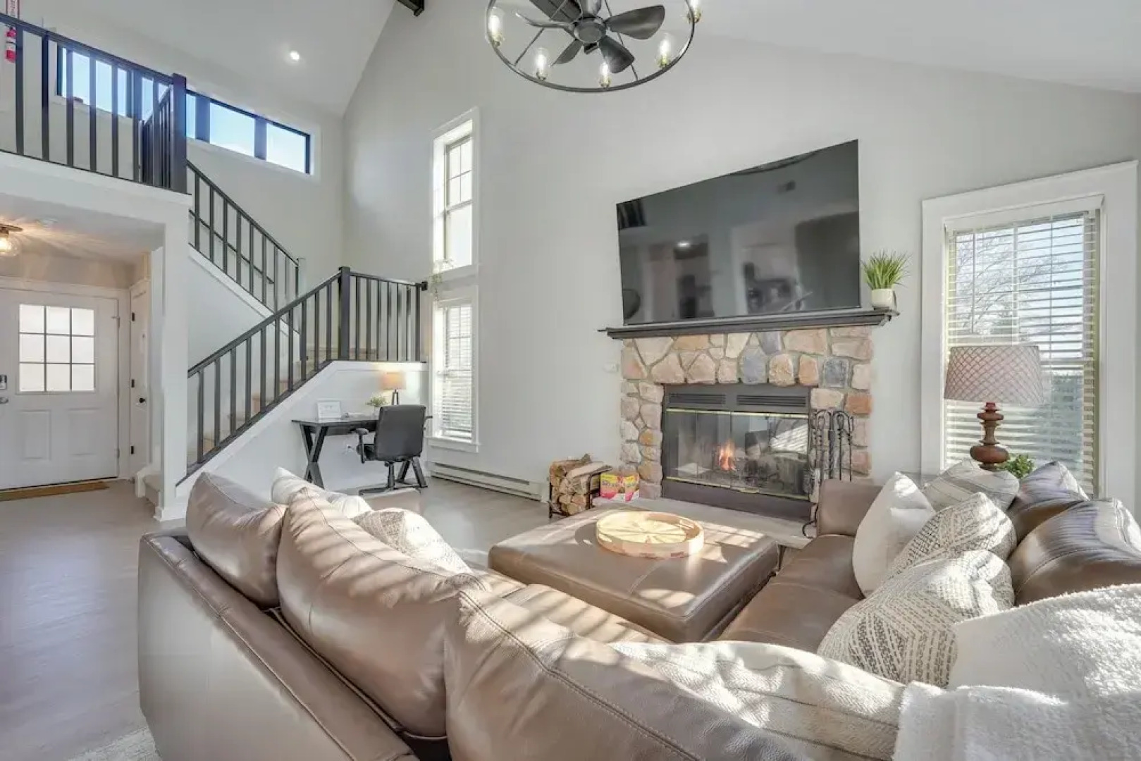 1 Mi to Waterpark: Mtn-view Poconos Hideaway!