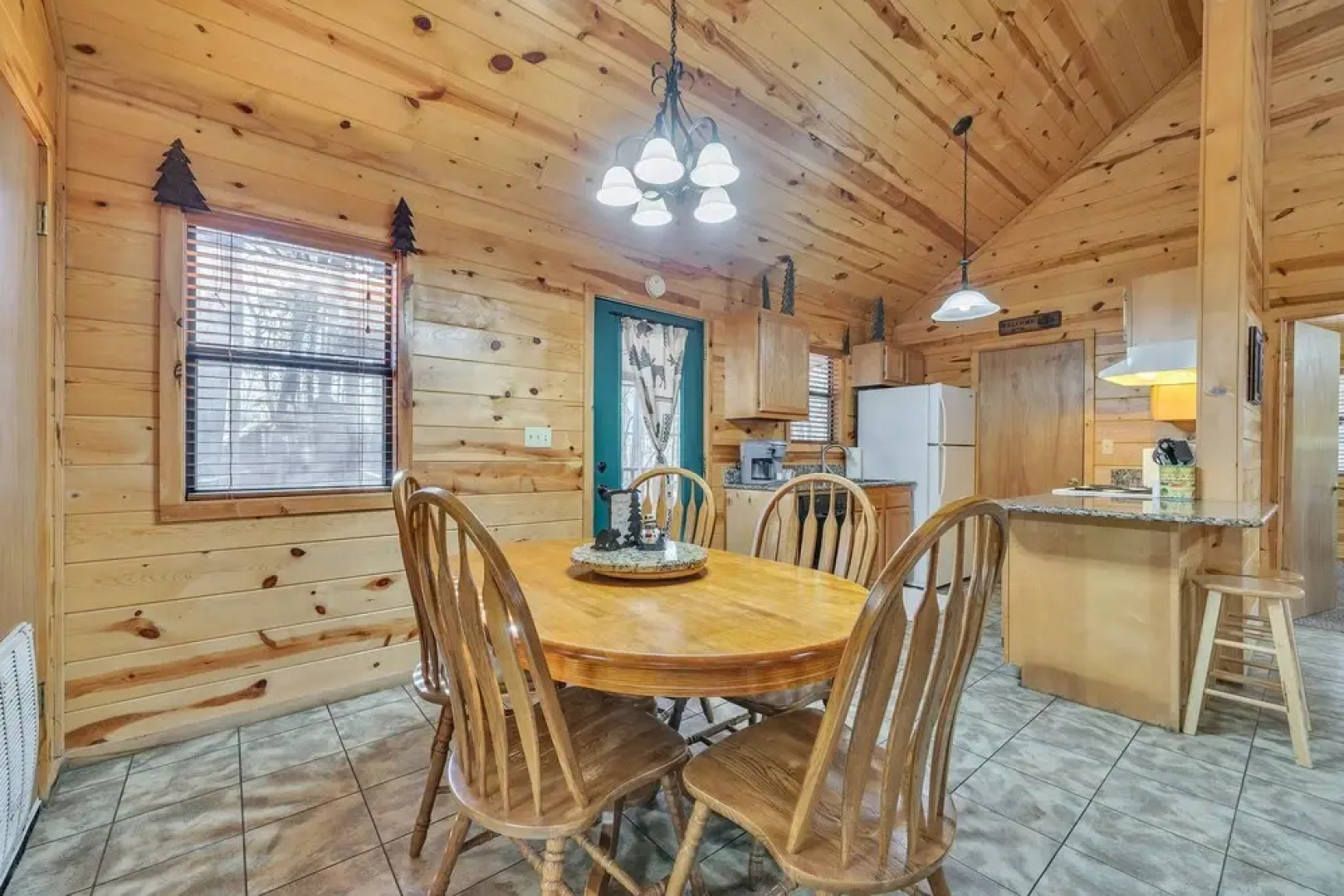 Bear Trail 2 Bedroom Cabin by Redawning