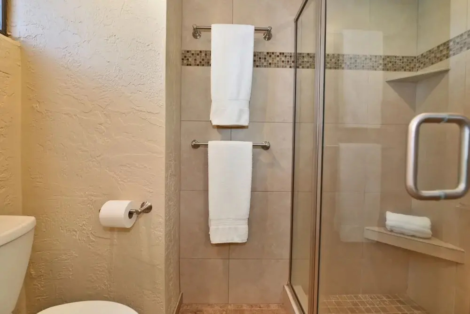 Papakea #b207 Studio Bedroom Condo by RedAwning