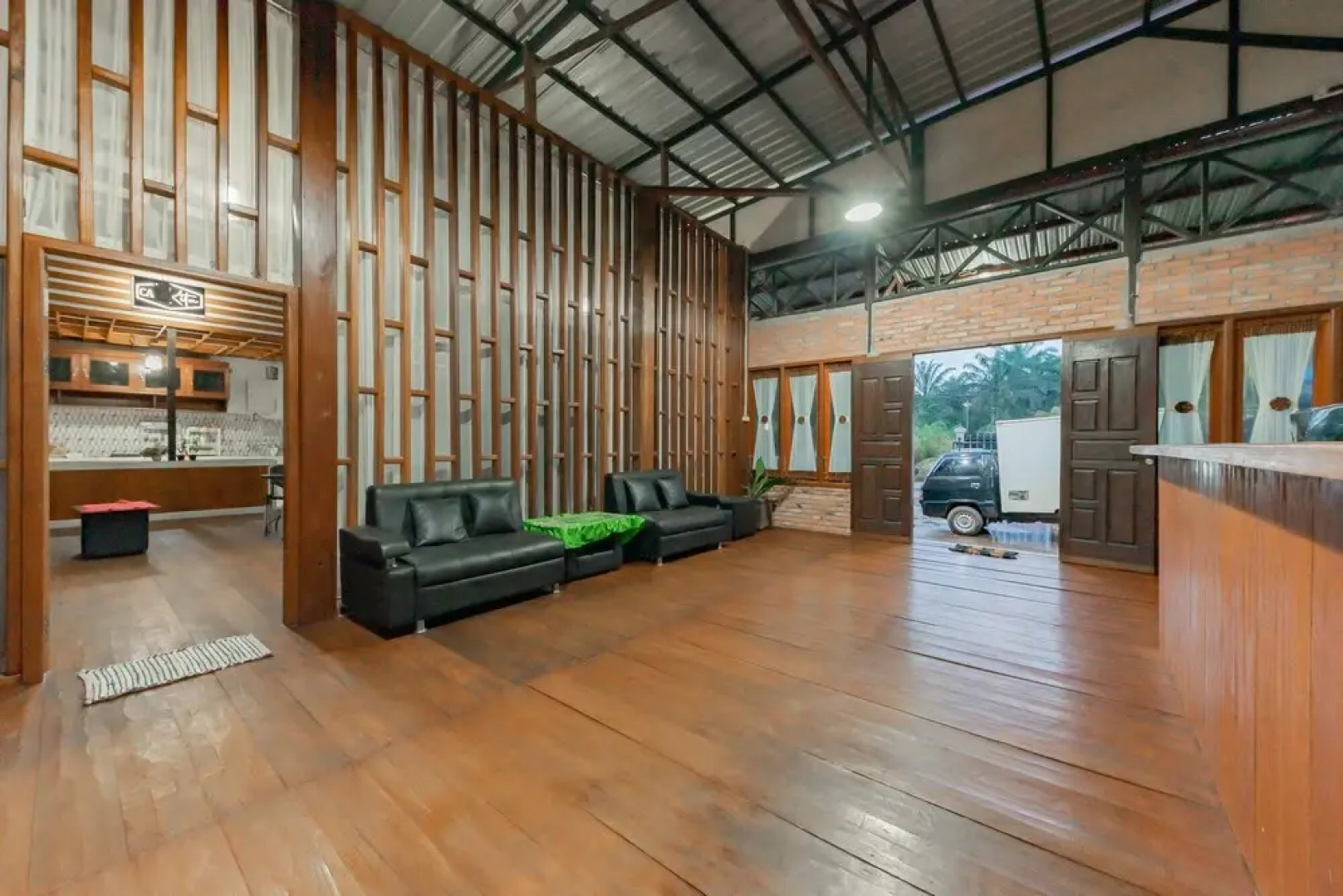 RedDoorz near GOR Parenggean