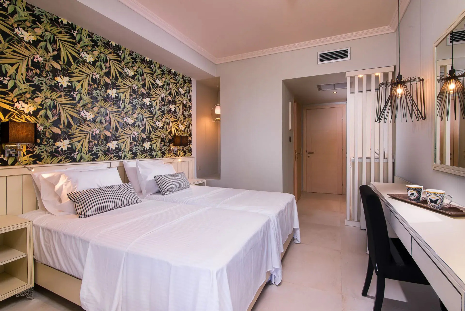 Neikos Luxury Suites