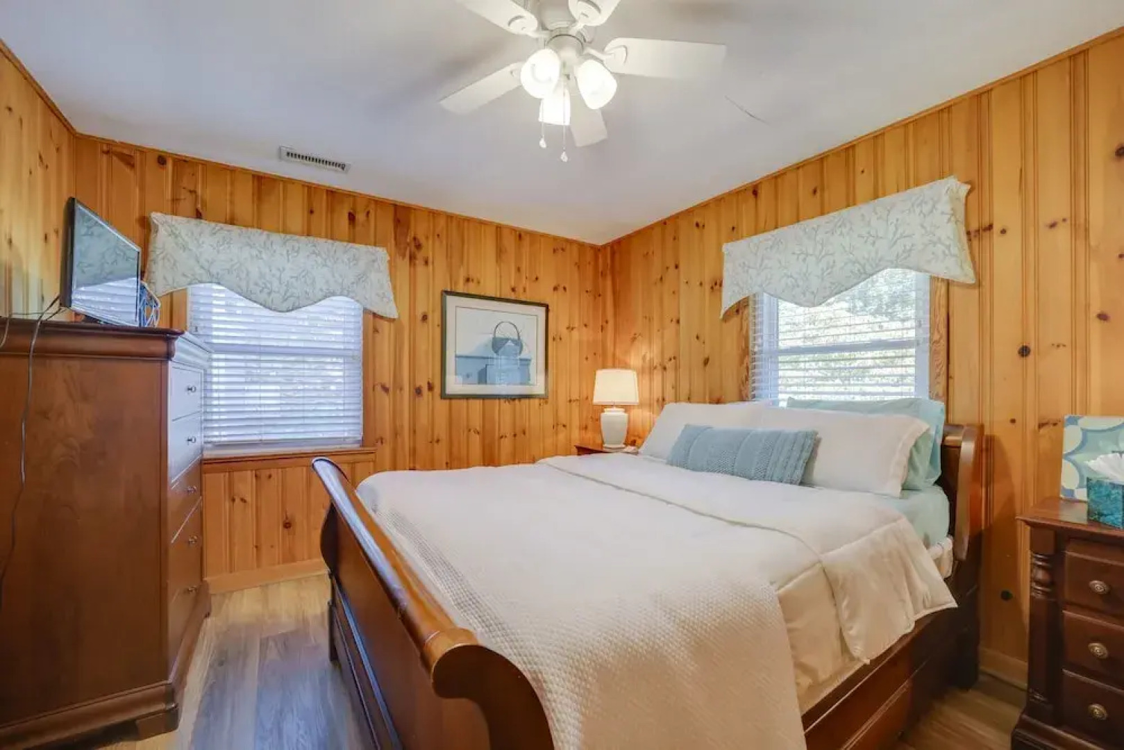 Serene Lake Junaluska Gem: Deck & Mountain Views