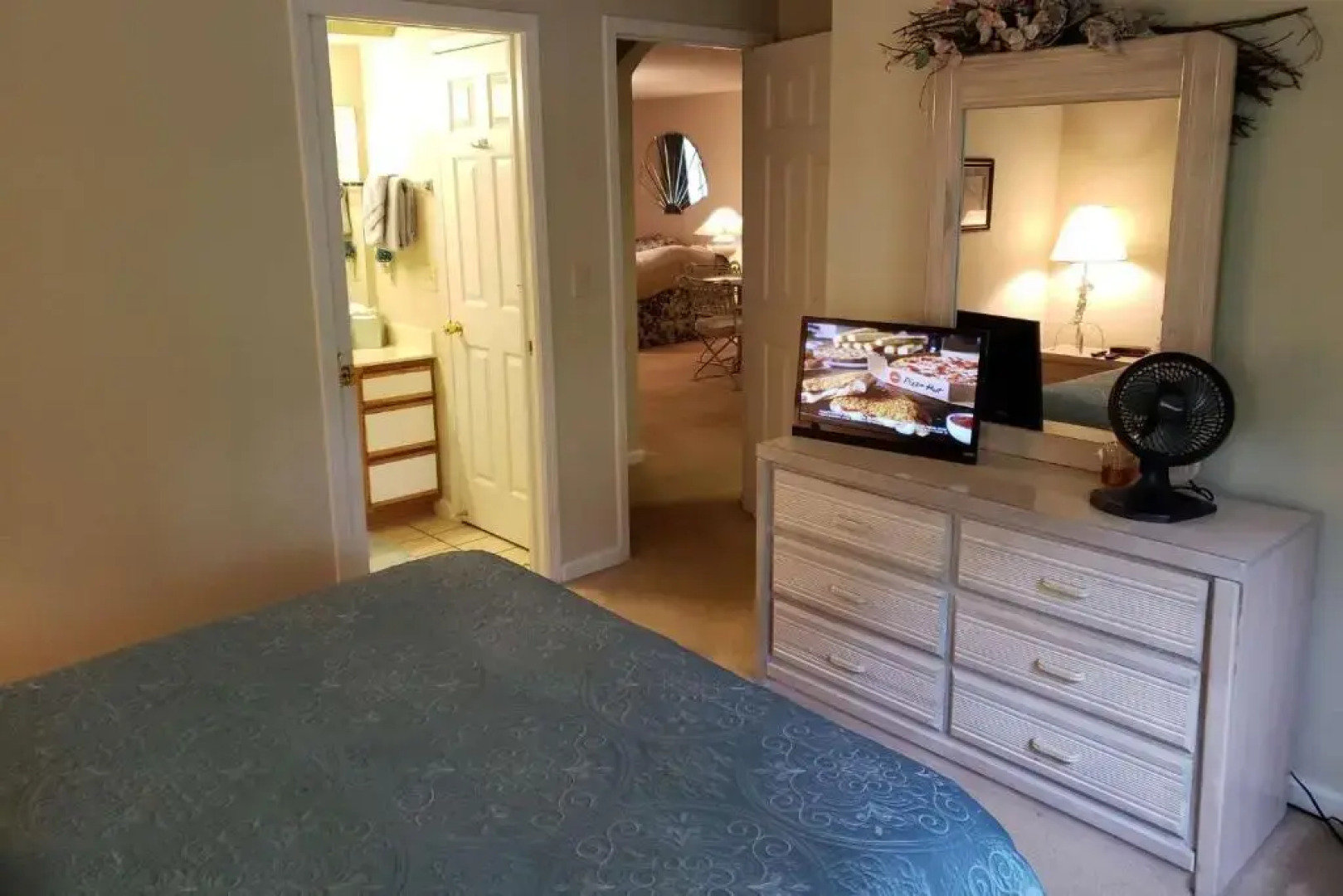 Foothill's Luxury 2BDR Ground Floor Condo in 1000 Hill's