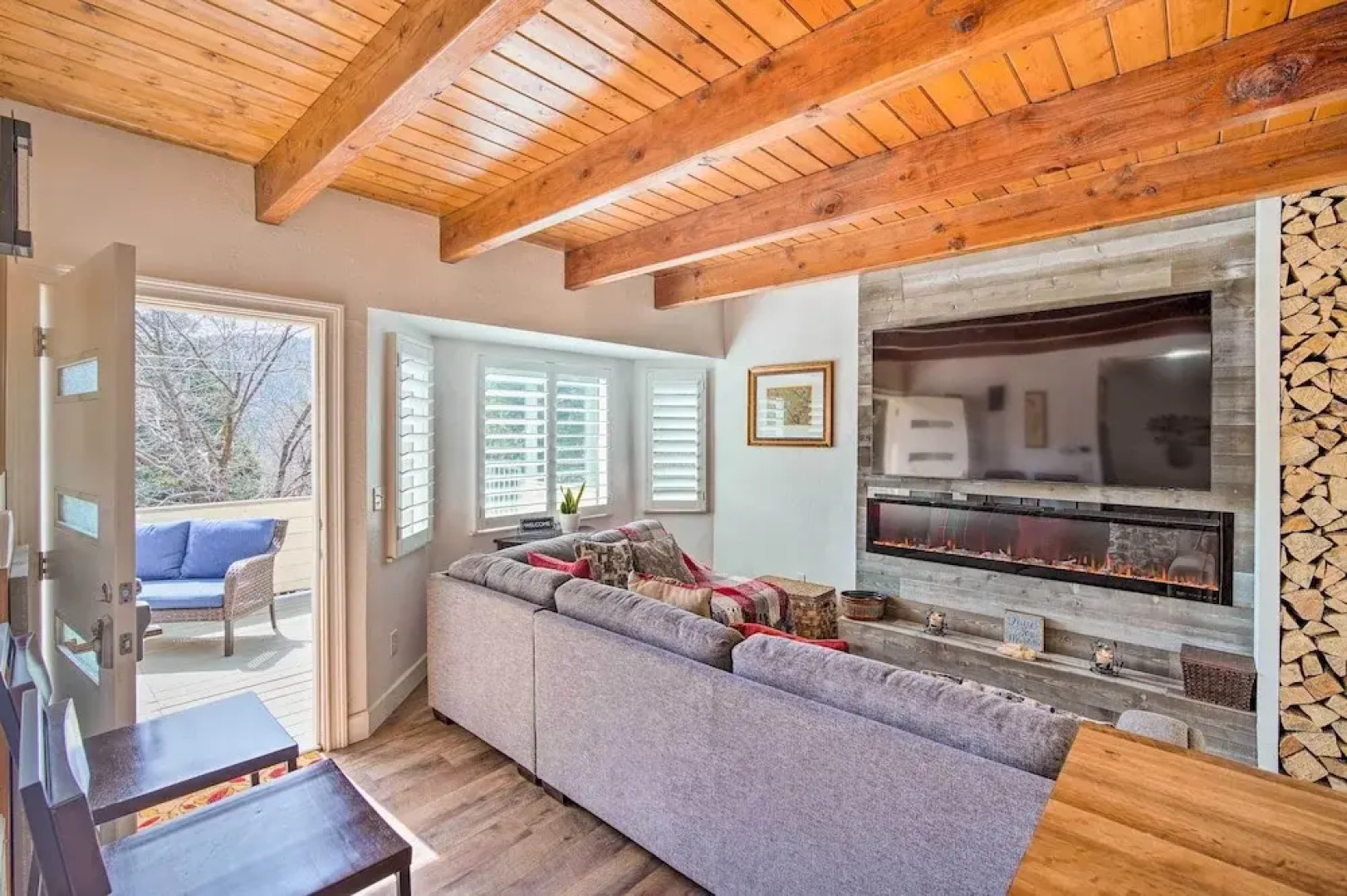 Crestline Cabin w/ Deck: 1 Mi to Lake Gregory