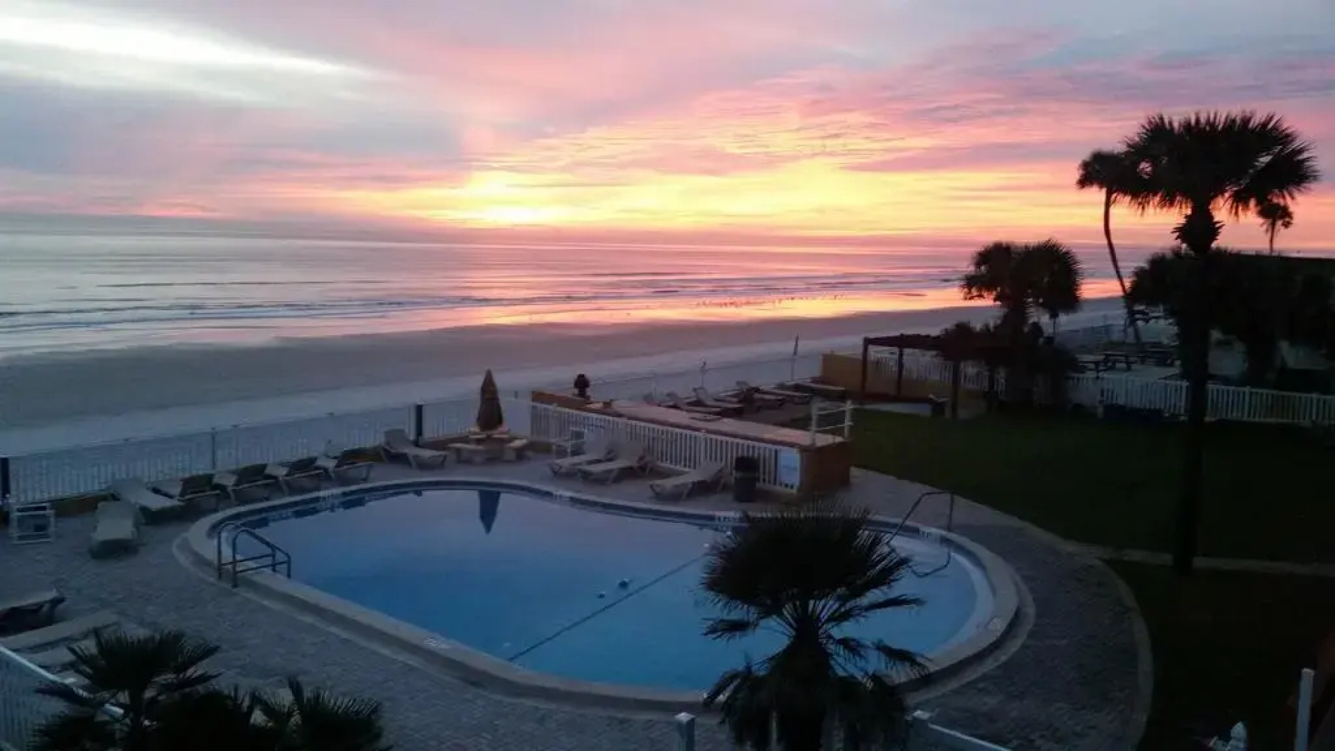 Driftwood Beach Motel