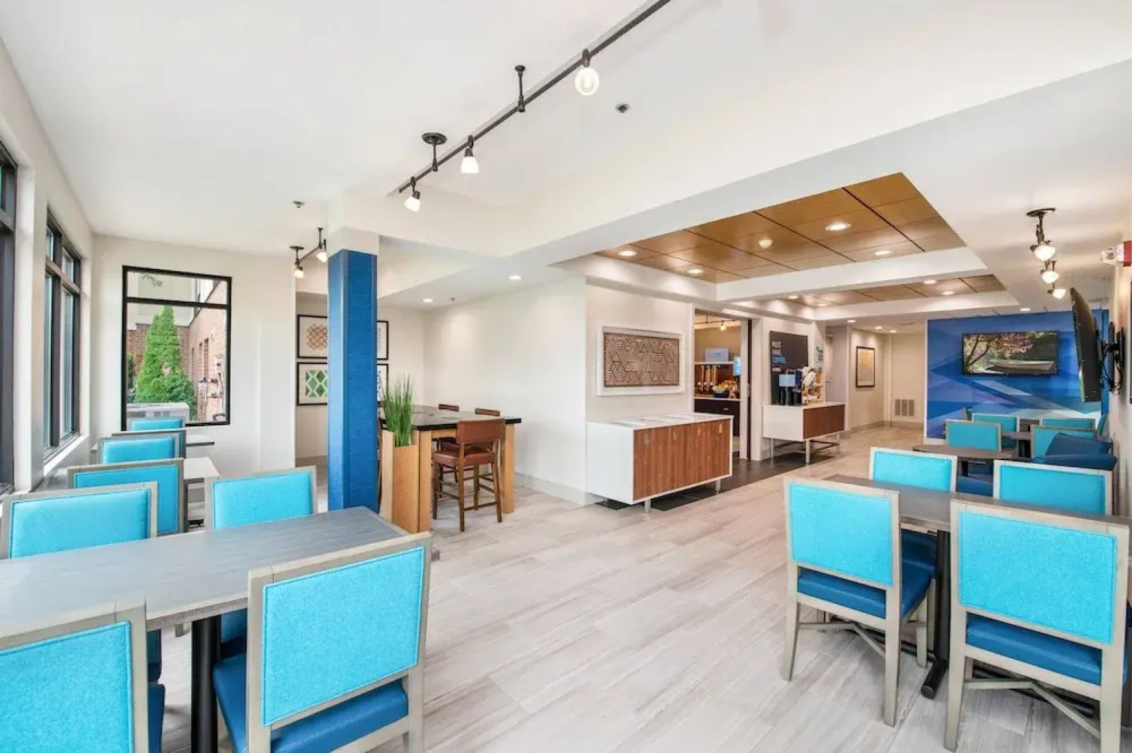 Holiday Inn Express & Suites Delafield