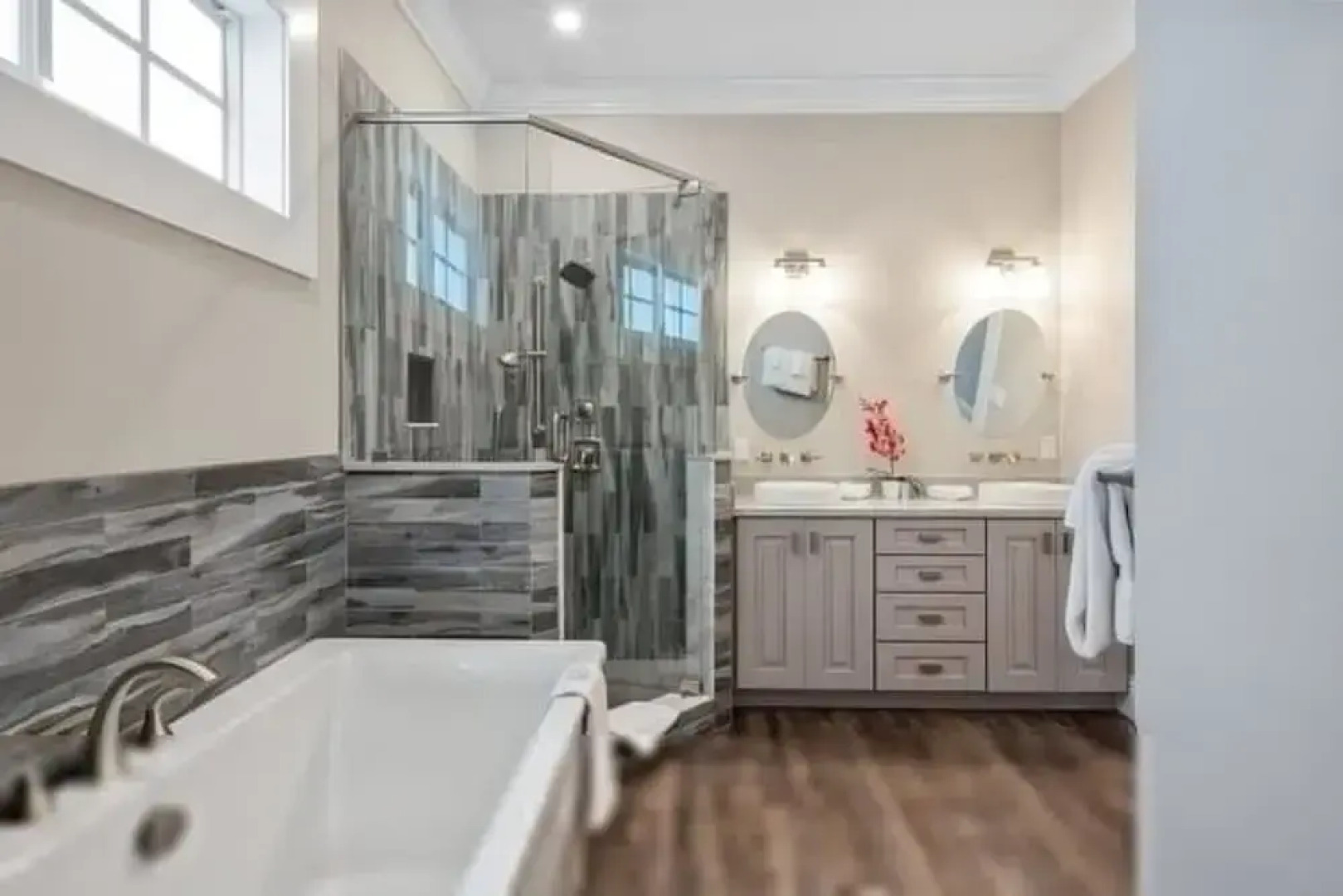 Mirador House by Brightwild Pool Dock