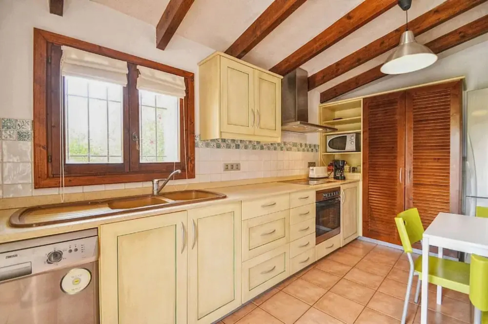 Poolside Garden Retreat in Buger