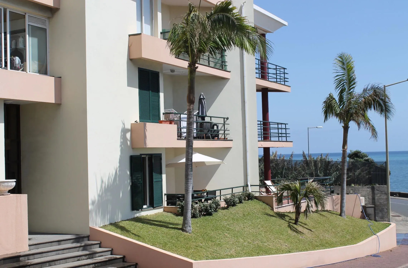 In sunny Madalena do Mar bay, 2-Bedroom refurbished apartment – Atlantic View