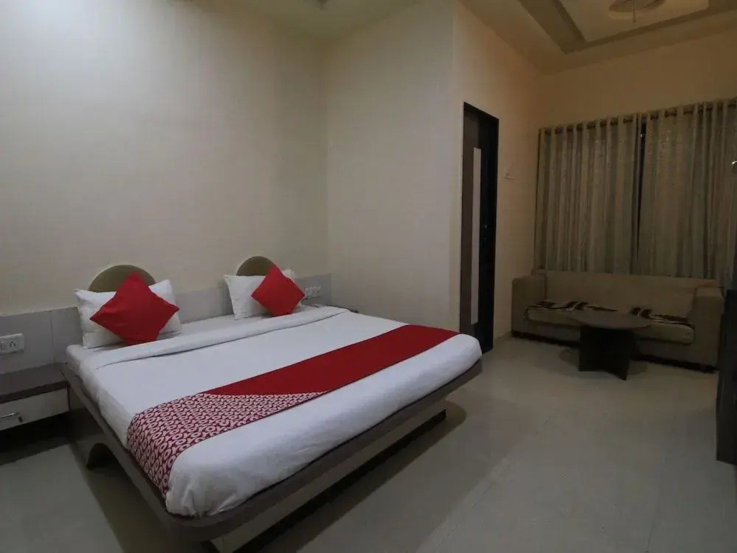 OYO 24838 Hotel Neelam