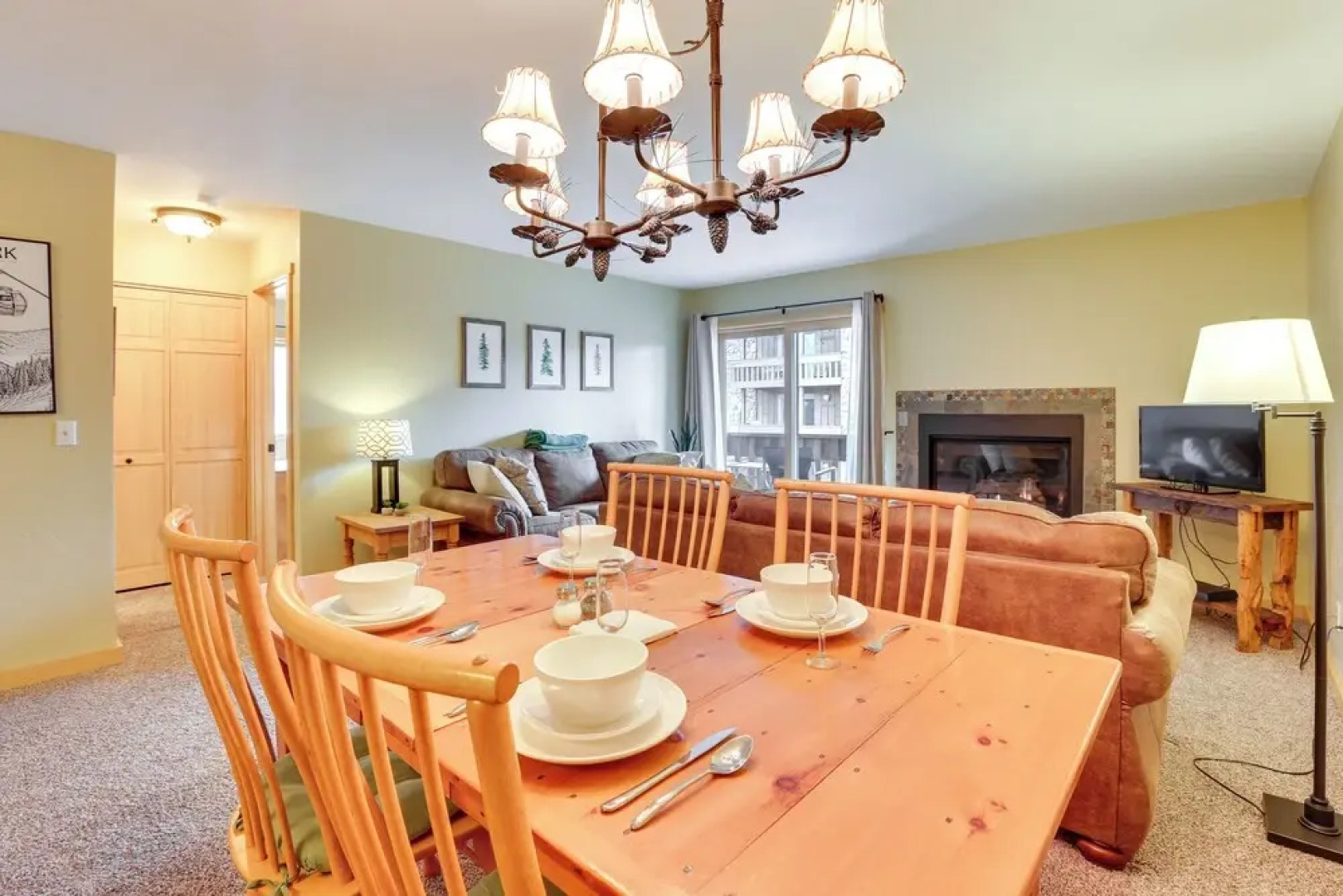 Cozy Winter Park Condo w/ Hot Tub & Shuttle!