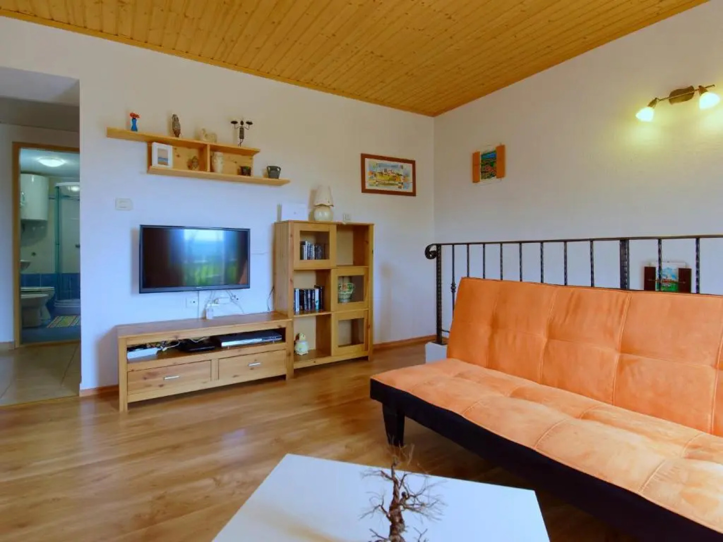 Modern Holiday Home With Pool in Bratulici