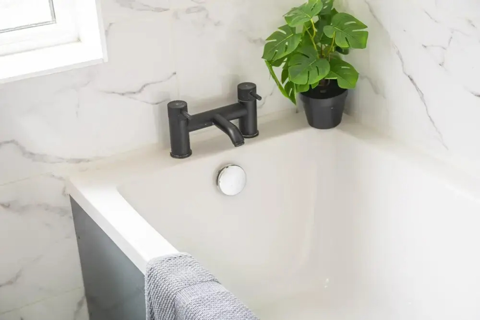 3br-sleeps8-parking-wifi-closestation