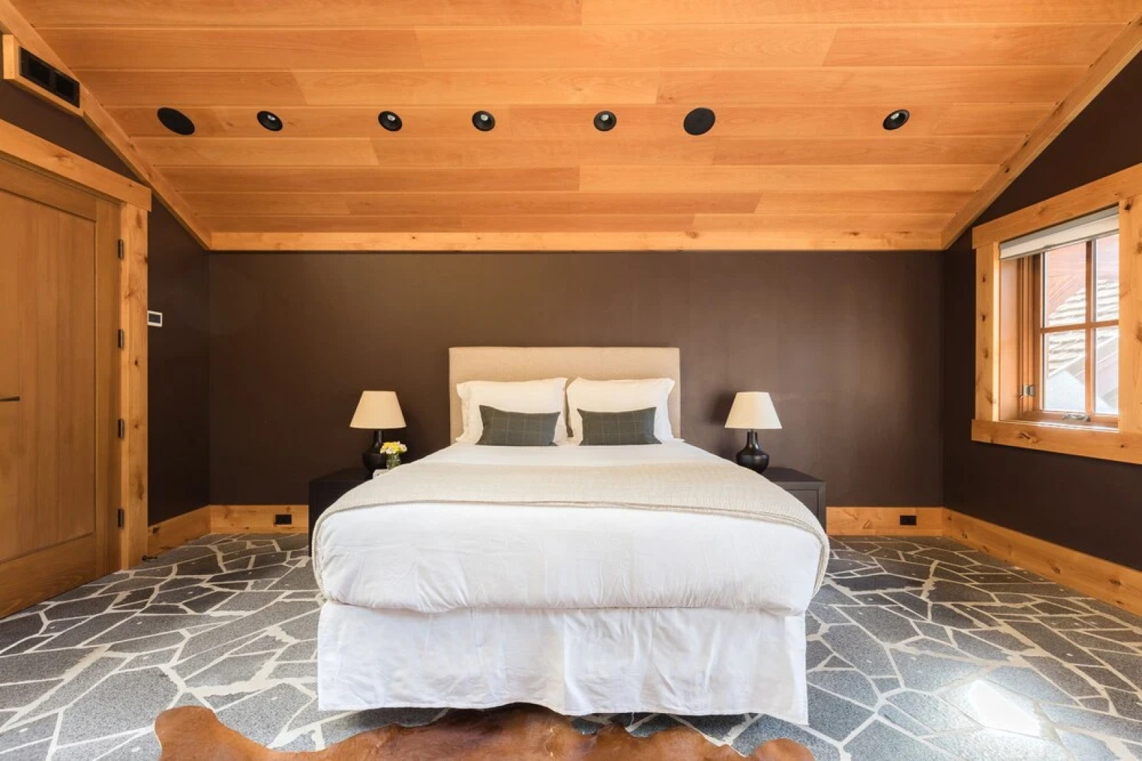 Hunter by AvantStay | Riverfront Cabin w/ Prvt Cottage | 10Mins from Squaw