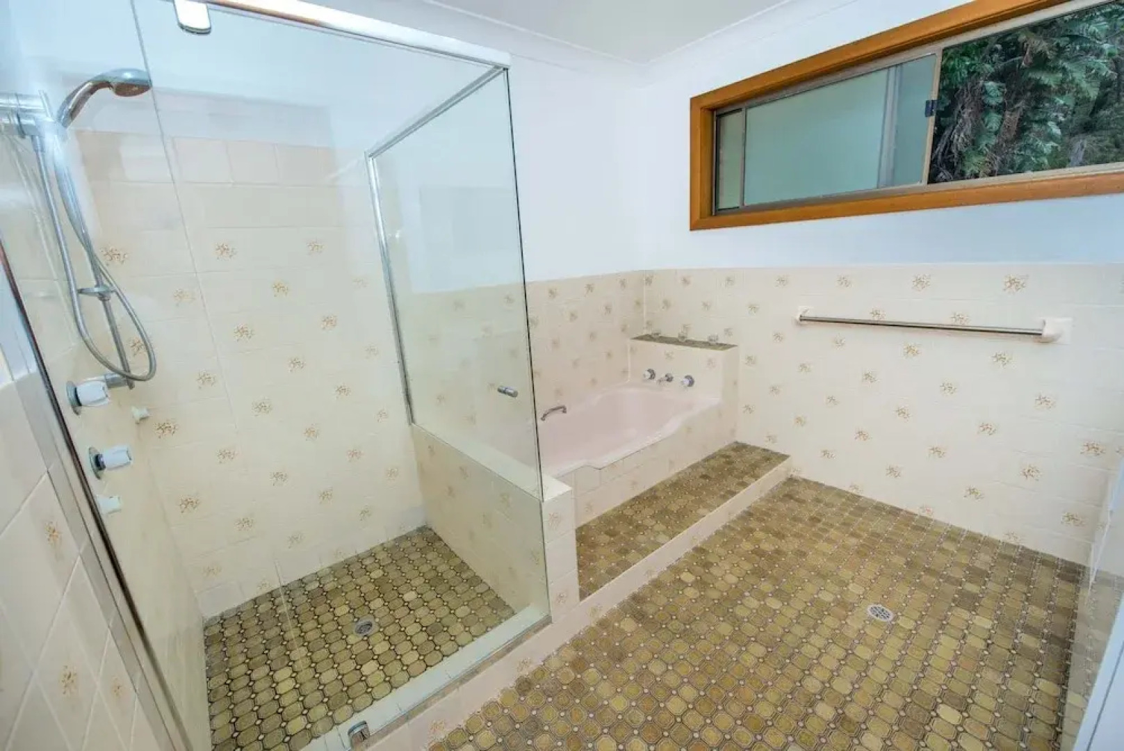 Pet Friendly Lentara St 8 - Fingal Bay