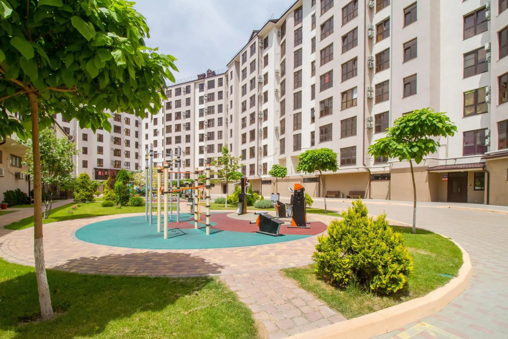 Южный берег на набережной Адмирала Серебрякова