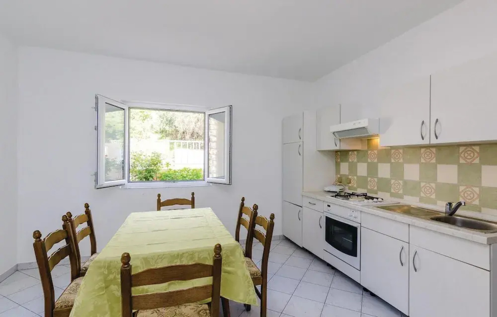 Beautiful Home in Plat With Wifi and 3 Bedrooms