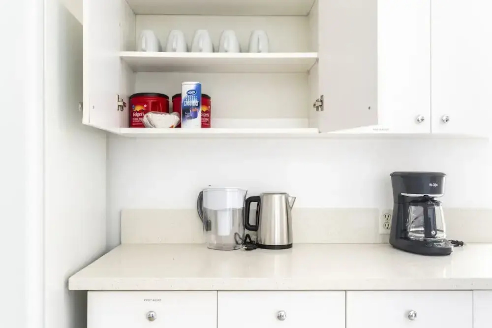 Charming Spacious Home - Modern Comforts, Prime Location