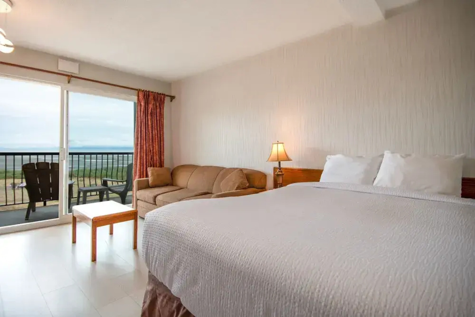 Sea Edge Beachside Hotel