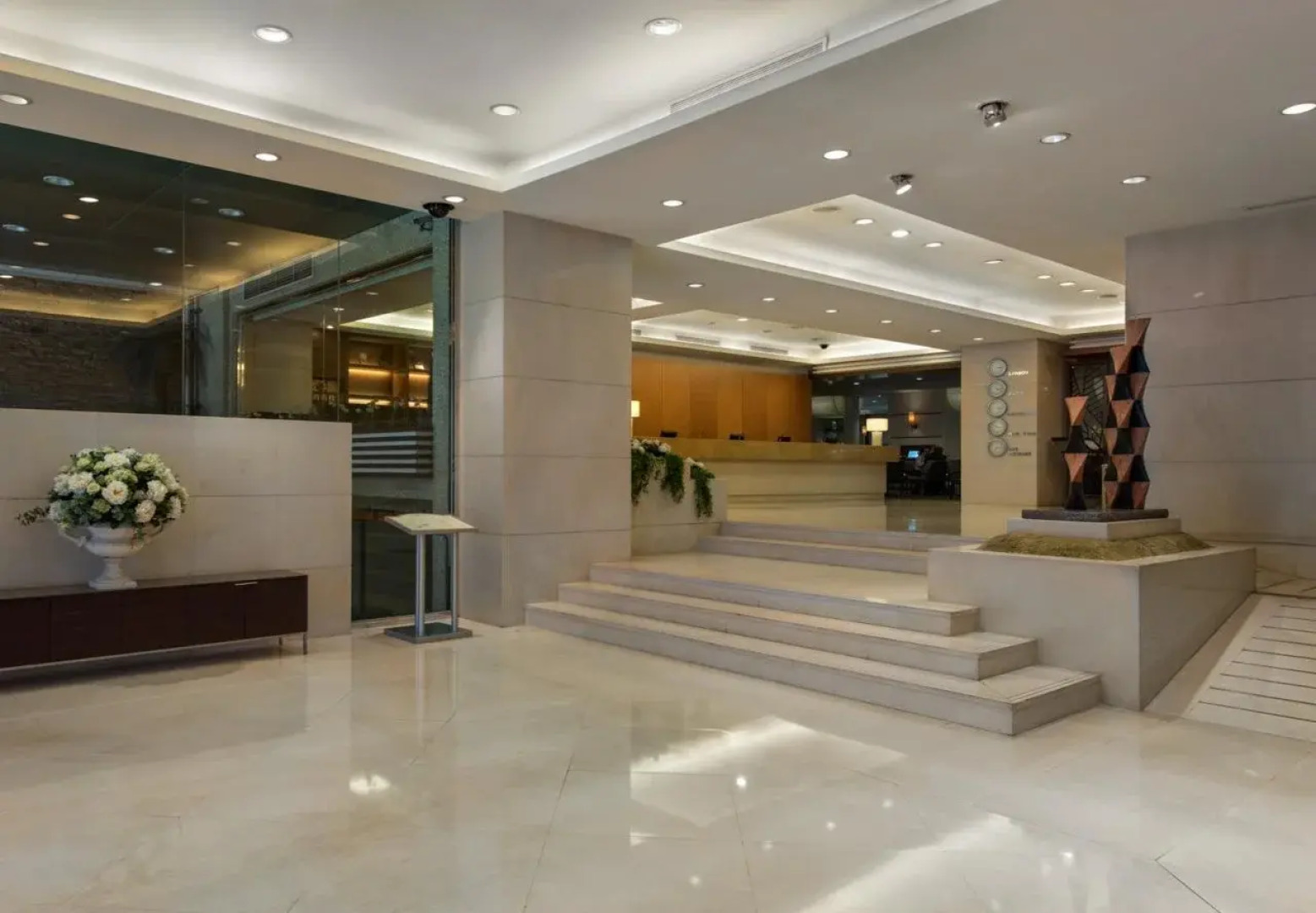 Lakeshore Hotel Metropolis I