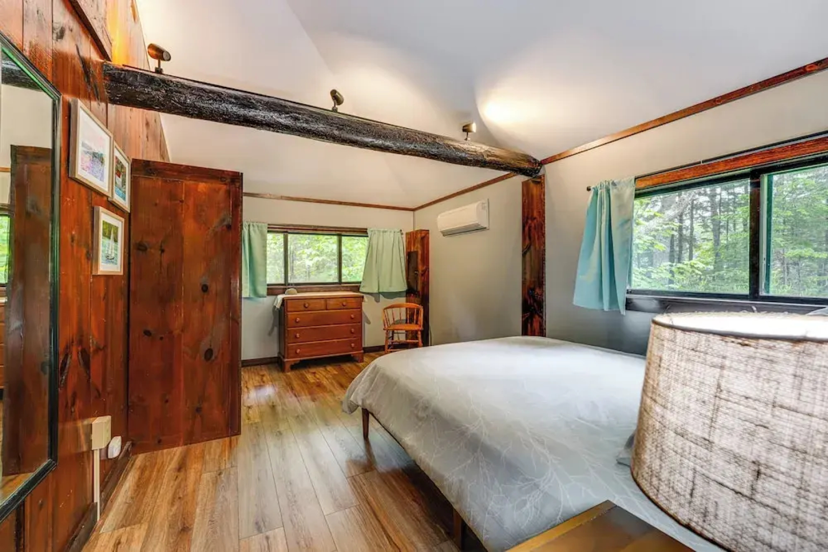 Walk to Barrett's Park: Wooded Cabin w/ Grill!