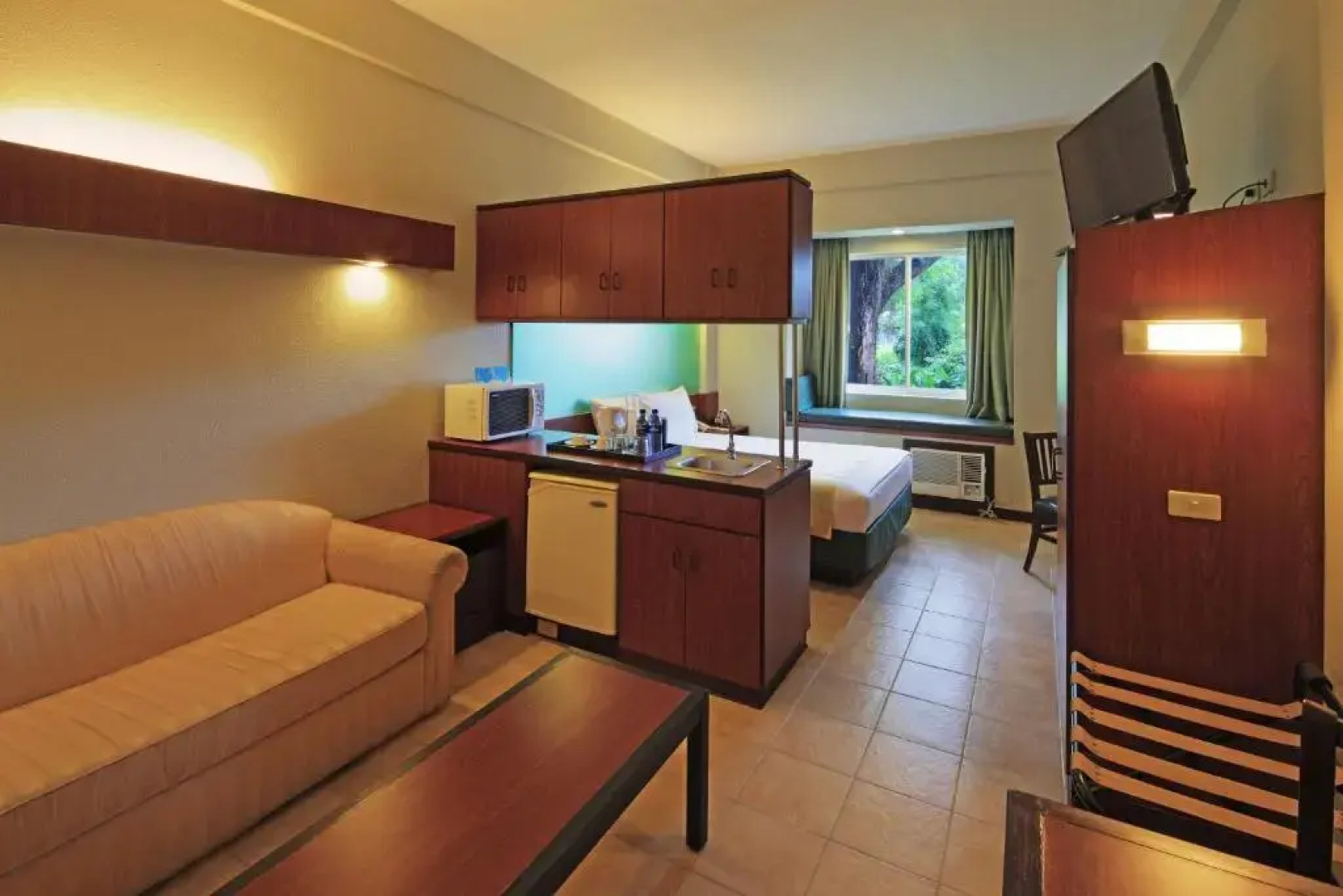 Microtel Inn & Suites