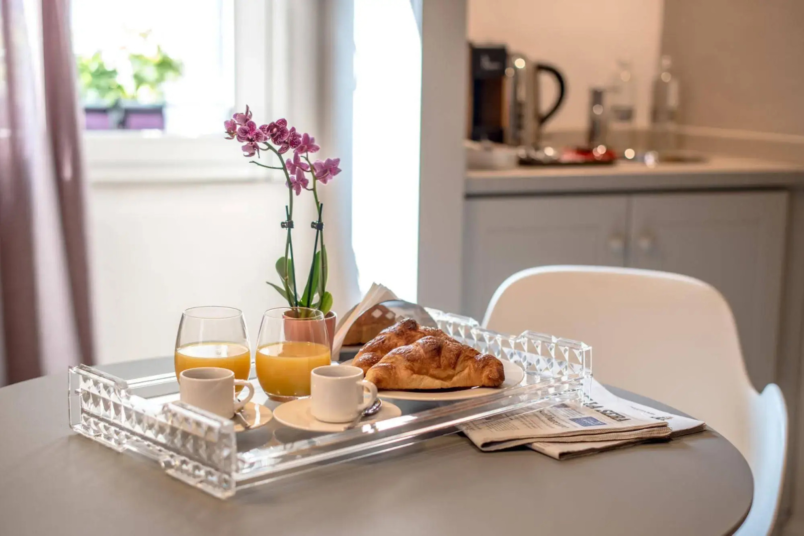 Uve Rooms & Wine Bar